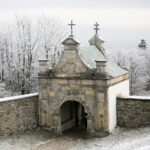 Święty Krzyż w zimowej scenerii / Jarosław Kubalski / Radio Kielce