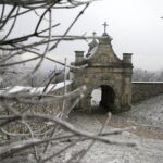 Święty Krzyż w zimowej scenerii / Jarosław Kubalski / Radio Kielce