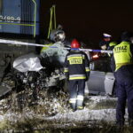 Zderzenie samochodu osobowego z lokomotywą na przejeździe kolejowym przy ulicy Biesak / Jarosław Kubalski / Radio Kielce