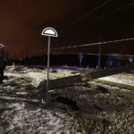 Zderzenie samochodu osobowego z lokomotywą na przejeździe kolejowym przy ulicy Biesak / Jarosław Kubalski / Radio Kielce