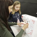 20.01.2018 Kielce. Instytut Dizajnu. Warsztaty w ramach których powstały ogrzewacze do rąk i pokrowce / Jarosław Kubalski / Radio Kielce