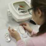 20.01.2018 Kielce. Instytut Dizajnu. Warsztaty w ramach których powstały ogrzewacze do rąk i pokrowce / Jarosław Kubalski / Radio Kielce