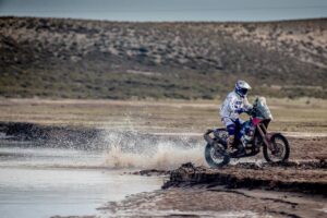 Maciej Giemza na trasie X etapu Rajdu Dakar / Facebook Orlen team