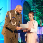 III Festiwal Kolęd i Pastorałek "Żołnierskie kolędowanie" w kościele garnizonowym. Na zdjęciu: płk. Paweł Chabielski i Zofia Baran  / Marzena Mąkosa / Radio Kielce