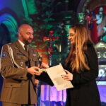 III Festiwal Kolęd i Pastorałek "Żołnierskie kolędowanie" w kościele garnizonowym. Na zdjeciu: płk. Paweł Chabielski i Kornelia Kanclerz  / Marzena Mąkosa / Radio Kielce