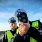 Nastolatek, który niedawno odebrał prawo jazdy pędził ponad 200 km/h