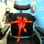 Przekazanie wózka dla Zbigniewa Mondzika. / Marzena Mąkosa / Radio Kielce