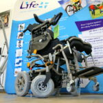 Przekazanie wózka dla Zbigniewa Mondzika. / Marzena Mąkosa / Radio Kielce