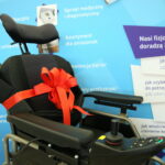 Przekazanie wózka dla Zbigniewa Mondzika / Marzena Mąkosa / Radio Kielce