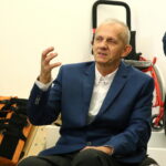 Przekazanie wózka dla Zbigniewa Mondzika. Na zdjęciu: Zbigniew Mondzik / Marzena Mąkosa / Radio Kielce