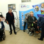 Przekazanie wózka dla Zbigniewa Mondzika. Zbigniew Mondzik, Włodzimierz Rezner i Zbigniew Batorski / Marzena Mąkosa / Radio Kielce