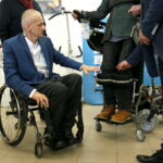 Przekazanie wózka dla Zbigniewa Mondzika. Na zdjęciu: Zbigniew Mondzik - mistrz biegów narciarskich z Kieleckiego Tumlina / Marzena Mąkosa / Radio Kielce