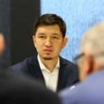 Podpisanie umowy pomiędzy Korona S.A. i Suzuki Motor Poland sp. z o.o. Mikołaj Matsumoto - dyrektor marketingu Suzuki Motor Poland sp. z o.o. / Marzena Mąkosa / Radio Kielce