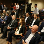 Podpisanie umowy pomiędzy Korona S.A. i Suzuki Motor Poland sp. z o.o. / Marzena Mąkosa / Radio Kielce