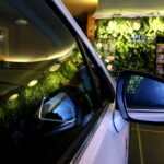 Podpisanie umowy pomiędzy Korona S.A. i Suzuki Motor Poland sp. z o.o. / Marzena Mąkosa / Radio Kielce