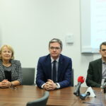 Konferencja na temat planów inwestycyjnych UJK na Wydziale Lekarskim. prof. zw. dr hab. n. med. Marianna Janion, Adam Jarubas – Marszałek województwa świętokrzyskiego, prof. zw. dr hab. Jacek Semaniak / Marzena Mąkosa / Radio Kielce