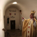 Jubileusz posługi Pallotynów w klasztorze na Karczówce. Na zdjęciu: biskup Jan Piotrowski / Marzena Mąkosa / Radio Kielce