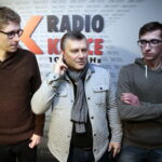 Pokolenie M. Na zdjęciu: Mateusz Kaczmarczyk, Tomasz Irski i Michał Kita. Symbol przedstawiający "radio" / Marzena Mąkosa / Radio Kielce