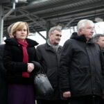 Odbiór i poświęcenie 25 autobusów hybrydowych. Na zdjęciu: Anna Krupka - poseł PiS, Wojciech Lubawski - prezydent Miasta Kielce i Krzysztof Lipiec - poseł PiS / Marzena Mąkosa / Radio Kielce