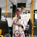 Odbiór i poświęcenie 25 autobusów hybrydowych. Na zdjęciu biskup Marian Florczyk. / Marzena Mąkosa / Radio Kielce