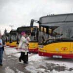 Odbiór i poświęcenie 25 autobusów hybrydowych. Na zdjęciu biskup Marian Florczyk. / Marzena Mąkosa / Radio Kielce