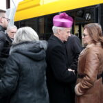 Odbiór i poświęcenie 25 autobusów hybrydowych. Na zdjęciu: biskup Marian Florczyk i Agata Wojtyszek - wojewoda świętokrzyski / Marzena Mąkosa / Radio Kielce