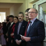 Otwarcie mieszkań chronionych dla osób starszych i niepełnosprawnych. Po prawej: Marek Scelina. / Marzena Mąkosa / Radio Kielce