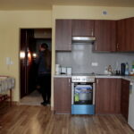 Otwarcie mieszkań chronionych dla osób starszych i niepełnosprawnych. Jedno z mieszkań chronionych. / Marzena Mąkosa / Radio Kielce