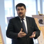 Otwarcie wystawy "100 lat niepodległej - Wincenty Witos, trzykrotny premier Rządu II RP". Na zdjęciu: Michał Godowski. / Marzena Mąkosa / Radio Kielce