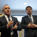 Otwarcie wystawy "100 lat niepodległej - Wincenty Witos, trzykrotny premier Rządu II RP". Na zdjęciu: Jan Cedro i Michał Godowski. / Marzena Mąkosa / Radio Kielce