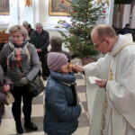 Rocznica powstania zgromadzenia Misjonarzy Oblatów Maryi Niepokalanej. Uroczysta msza święta na Świętym Krzyżu. Na zdjęciu: ojciec Dariusz Malajka - rektor Bazyliki mniejszej na Świętym Krzyżu  / Marzena Mąkosa / Radio Kielce