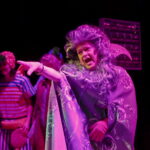 Spektakl "Akademia Pani Beksy". Na zdjeciu: Agata Sobota w roli Różowej Królowej / Marzena Mąkosa / Radio Kielce