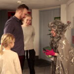 Spektakl "Akademia Pani Beksy". Na zdjeciu: Agata Sobota, wolontariuszka fundacji Darii Trafankowskiej / Marzena Mąkosa / Radio Kielce