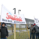 Protest pracowników w zakładach MAN Bus, którzy domagają się podwyżek płac / Marzena Mąkosa / Radio Kielce