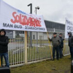 Protest pracowników w zakładach MAN Bus, którzy domagają się podwyżek płac / Marzena Mąkosa / Radio Kielce