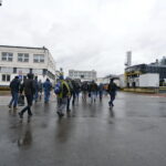 Protest pracowników w zakładach MAN Bus, którzy domagają się podwyżek płac / Marzena Mąkosa / Radio Kielce