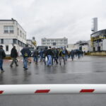 Protest pracowników w zakładach MAN Bus, którzy domagają się podwyżek płac / Marzena Mąkosa / Radio Kielce