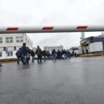 Protest pracowników w zakładach MAN Bus, którzy domagają się podwyżek płac / Marzena Mąkosa / Radio Kielce