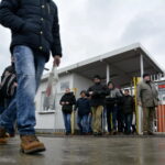 Protest pracowników w zakładach MAN Bus, którzy domagają się podwyżek płac / Marzena Mąkosa / Radio Kielce