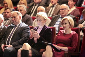 Konwencja PiS. Na zdjęciu: Beata Gosiewska - poseł do PE i Anna Krupka - posłanka PiS / Marzena Mąkosa / Radio Kielce