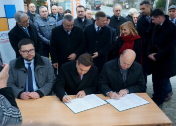 Podpisanie umowy na budowę kolejnego odcinka trasy S7 / Wiktor Dziarmaga / Radio Kielce