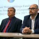 Konferencja podsumowująca działalność Wojewódzkiego Funduszu Ochrony Środowiska i Gospodarki Wodnej w Kielcach. Na zdjęciu: Paweł Lubieniecki - członek rady nadzorczej i Mariusz Goraj - wiceprezes Funduszu Ochrony Środowiska i Gospodarki Wodnej / Wiktor Dziarmaga / Radio Kielce