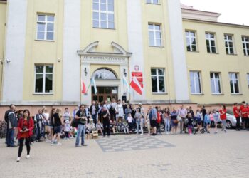 11.06.2016. Happening pod hasłem "Kostka biega po kostce do Kostki” w Zespole Szkół Katolickich Diecezji Kieleckiej / Wojciech Habdas / Radio Kielce