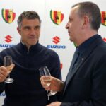 Zawodnicy i zarząd piłkarskiego klubu Korona Kielce odebrali dzisiaj samochody od Suzuki Motor Poland / Robert Felczak / Radio Kielce