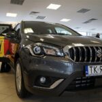 Zawodnicy i zarząd piłkarskiego klubu Korona Kielce odebrali dzisiaj samochody od Suzuki Motor Poland / Robert Felczak / Radio Kielce