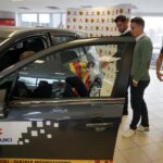 Zawodnicy i zarząd piłkarskiego klubu Korona Kielce odebrali dzisiaj samochody od Suzuki Motor Poland / Robert Felczak / Radio Kielce