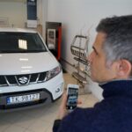 Zawodnicy i zarząd piłkarskiego klubu Korona Kielce odebrali dzisiaj samochody od Suzuki Motor Poland / Robert Felczak / Radio Kielce