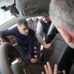 Zawodnicy i zarząd piłkarskiego klubu Korona Kielce odebrali dzisiaj samochody od Suzuki Motor Poland / Robert Felczak / Radio Kielce