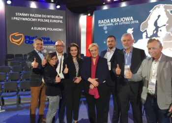 Reprezentacja Regionu Świętokrzyskiego PO na posiedzeniu Rady Krajowej Platformy Obywatelskiej. Na zdjęciu od lewej: Jan Maćkowiak, Katarzyna Zapała, Artur Gierada, Marzena Okła-Drewnowicz, Róża Thun, Gerard Pedrycz, Lucjan Pietrzczyk, Zbigniew Marcinkowski / Facebook