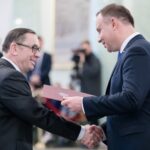 Uroczystość wręczenia nominacji profesorskich przez Prezydenta RP Andrzeja Dudę.  Akt nominacyjny odbiera Kazimierz Kik / kancelaria Prezydenta RP